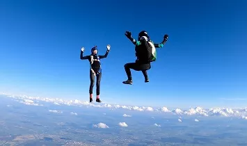 How old do you have to be to go skydiving in Melbourne?